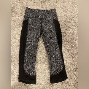Textured thick cropped leggings. High quality